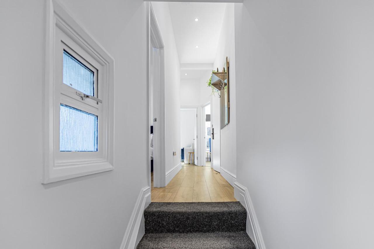 Modern 3 And 2 Bedroom Apartment In Maida Vale Лондон Экстерьер фото